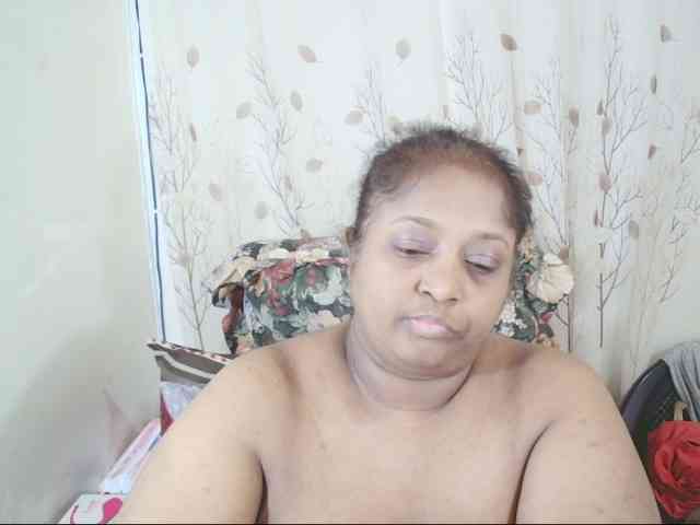 Indiantasha bongacams live cam model