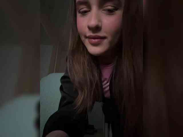 layla-x bongacams live cam model