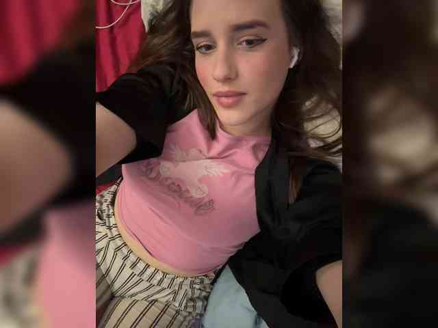 layla-x bongacams live cam model