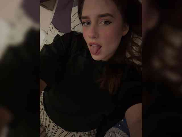 layla-x bongacams live cam model