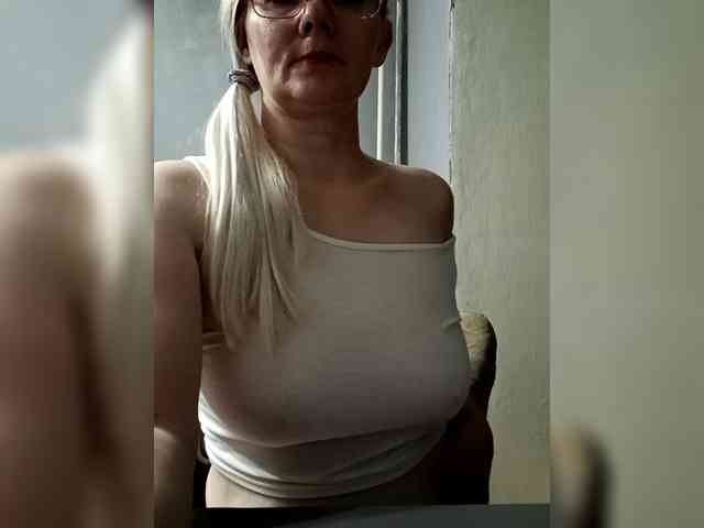 Sweetie454 bongacams live cam model