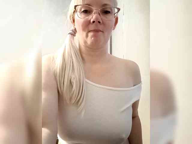 Sweetie454 bongacams live cam model