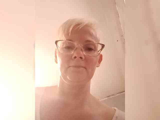 Sweetie454 bongacams live cam model