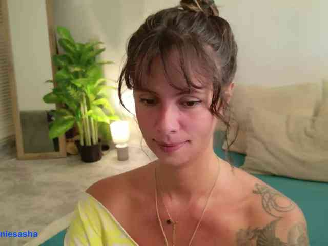 SweetLilLulu bongacams live cam model