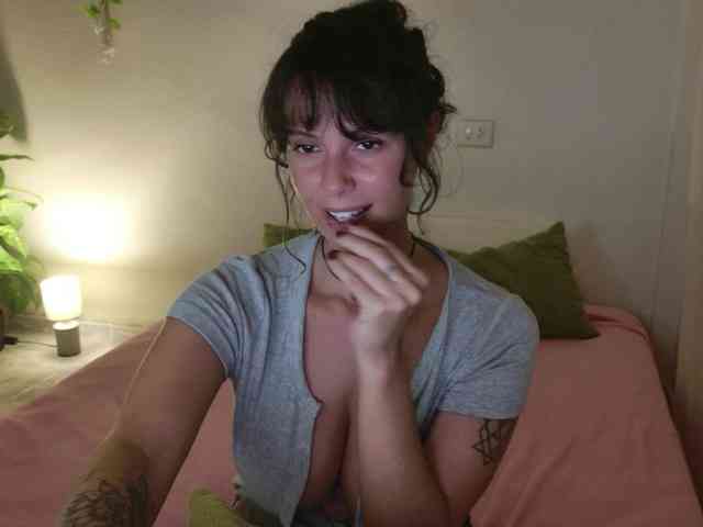 SweetLilLulu bongacams live cam model