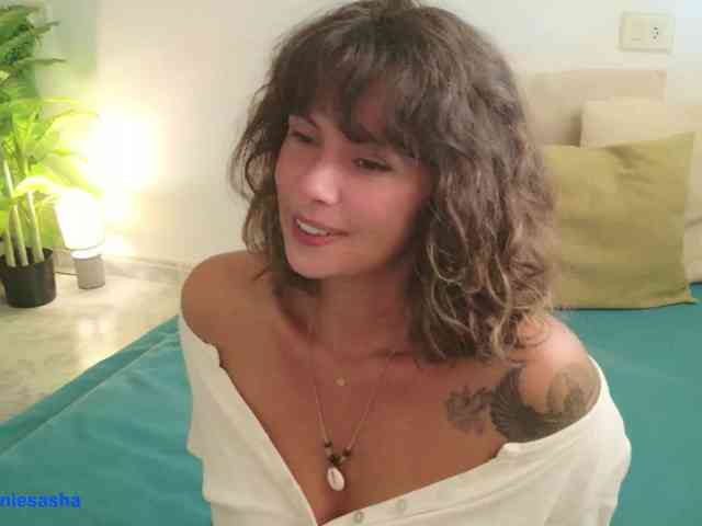 SweetLilLulu bongacams live cam model