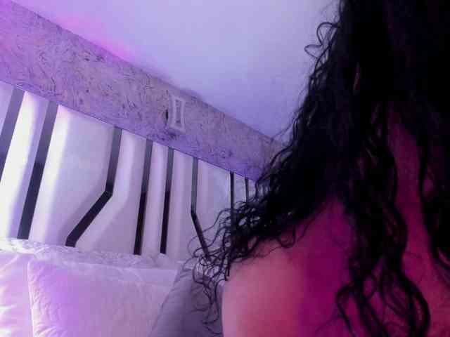 Valeriajade bongacams live cam model