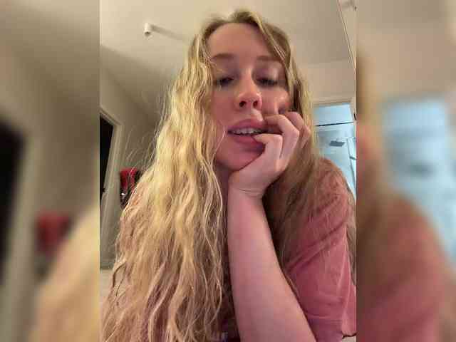 Likachkaa bongacams live cam model