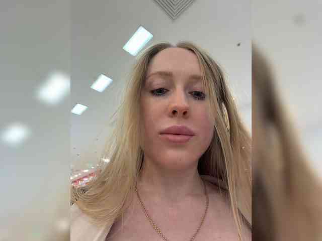 Likachkaa bongacams live cam model