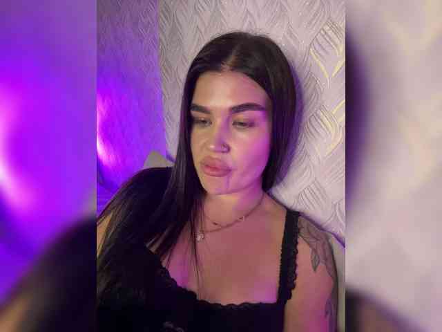 suchka-black- bongacams live cam model
