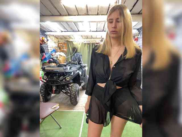 -Breid-1 bongacams live cam model