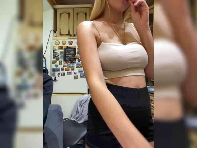 -Breid-1 bongacams live cam model