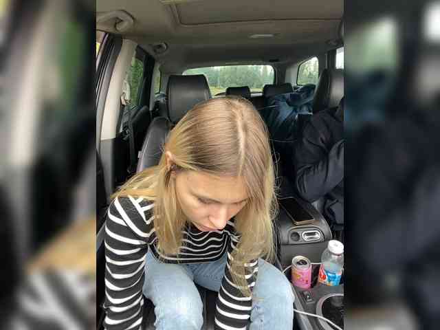-Breid-1 bongacams live cam model
