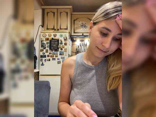 -Breid-1 bongacams live cam model