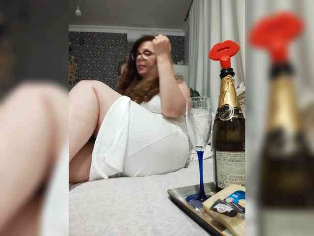 HelenBerg bongacams live cam model