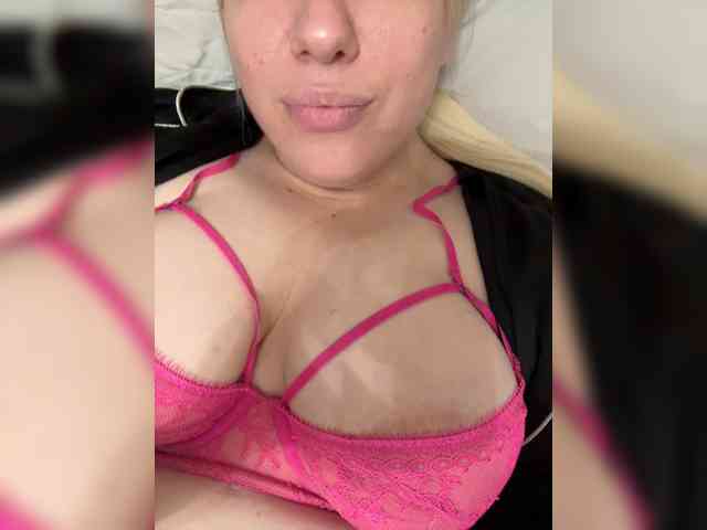 Sonya699 bongacams live cam model