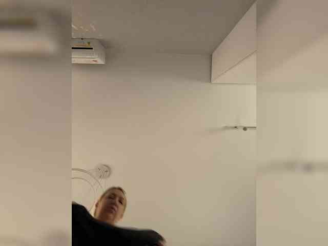 Sonya699 bongacams live cam model