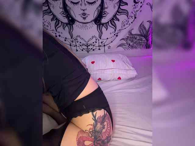 Villanelle bongacams live cam model