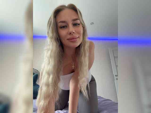 Lovensesgirl bongacams live cam model