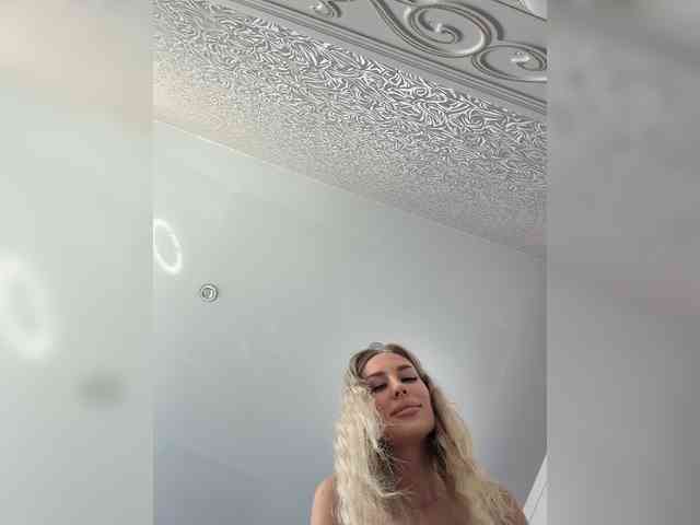 Lovensesgirl bongacams live cam model