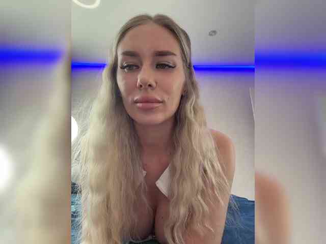 Lovensesgirl bongacams live cam model