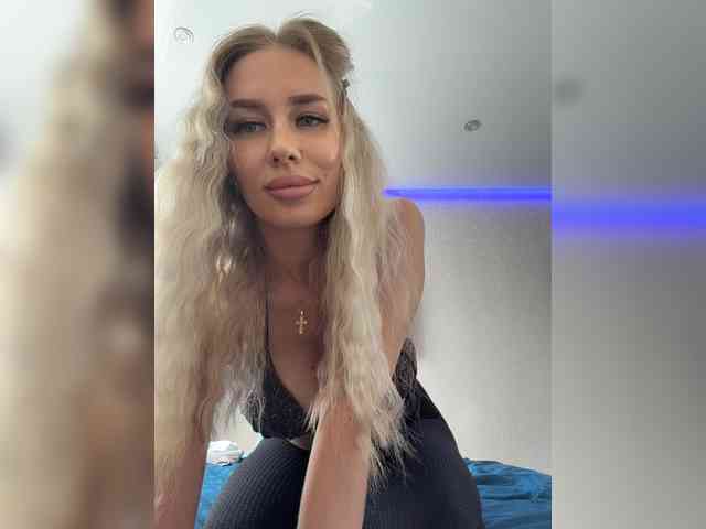 Lovensesgirl bongacams live cam model
