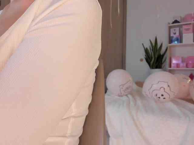 TinyRouse bongacams live cam model