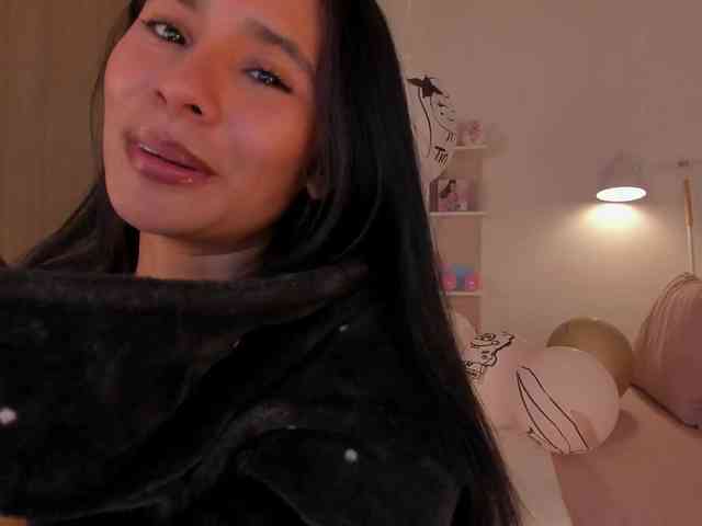TinyRouse bongacams live cam model