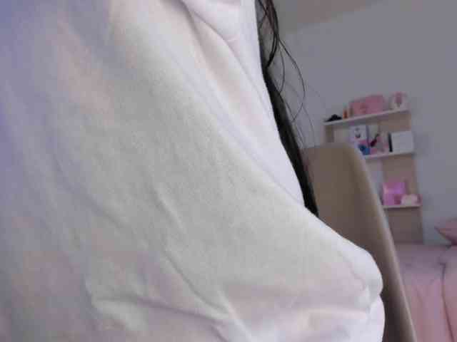 TinyRouse bongacams live cam model