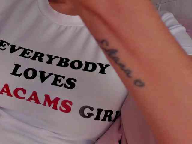TinyRouse bongacams live cam model