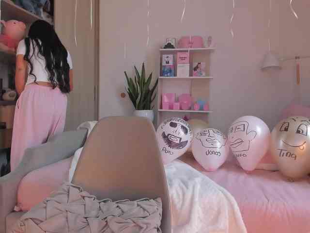 TinyRouse bongacams live cam model