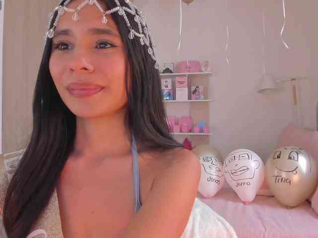 TinyRouse bongacams live cam model