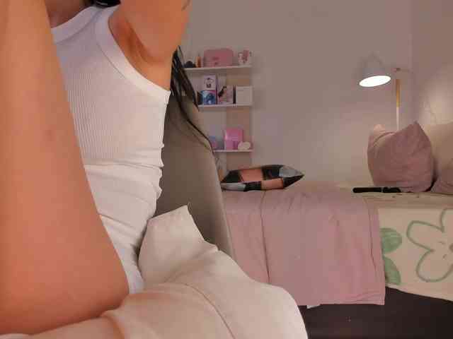 TinyRouse bongacams live cam model