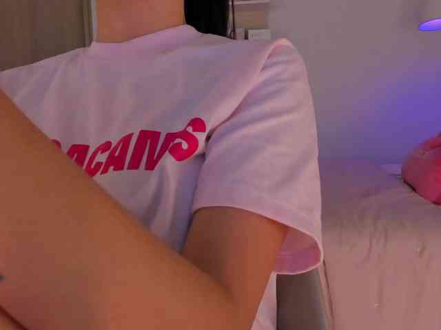 TinyRouse bongacams live cam model