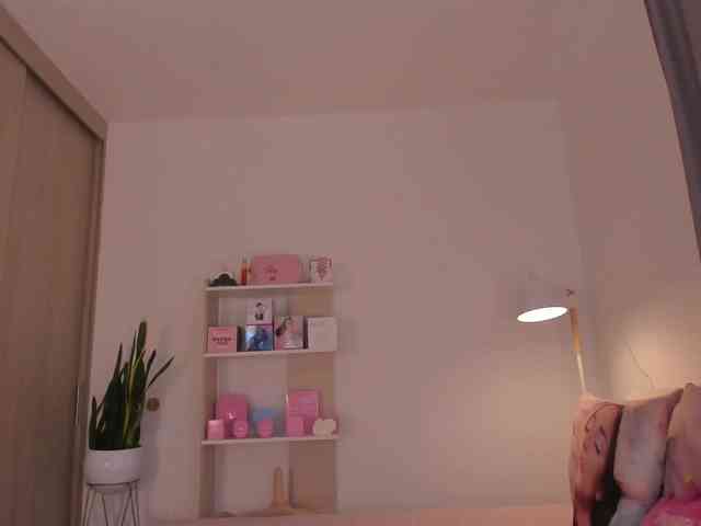 TinyRouse bongacams live cam model