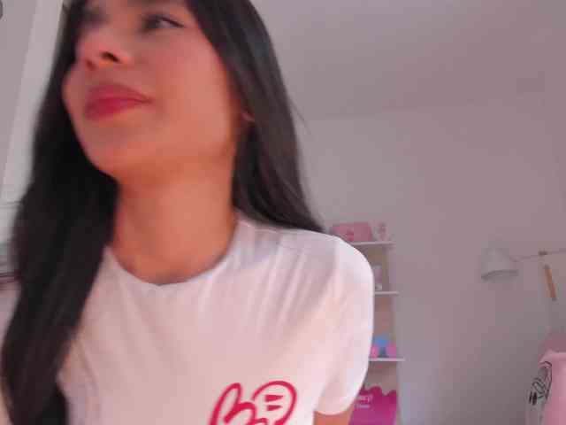 TinyRouse bongacams live cam model