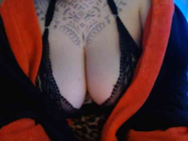Lilithfire bongacams live cam model