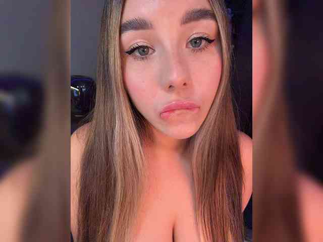BloomJuliette bongacams live cam model