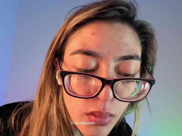 Charlotte-glasses bongacams live cam model