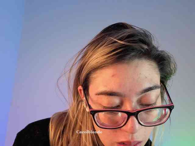 Charlotte-glasses bongacams live cam model