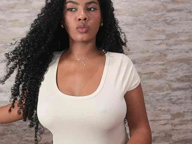 Nahomixjones bongacams live cam model