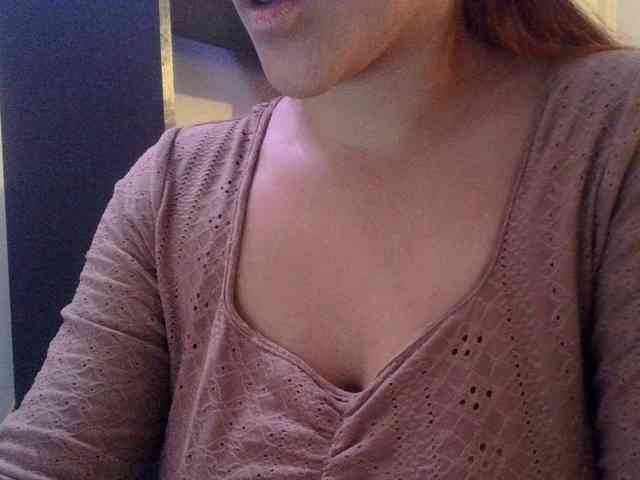 Sofiabrunni bongacams live cam model