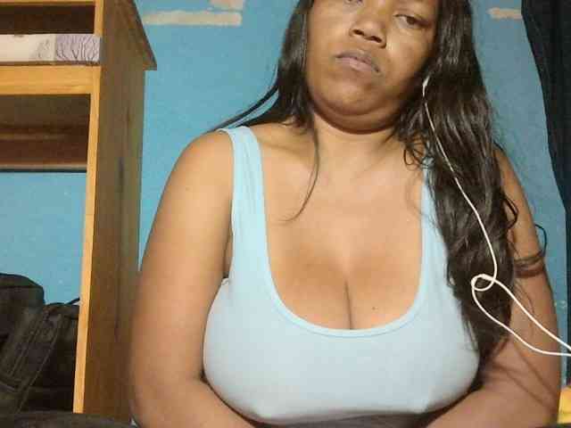 MIRANDAW bongacams live cam model