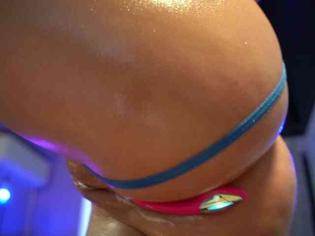 mandypeas bongacams live cam model