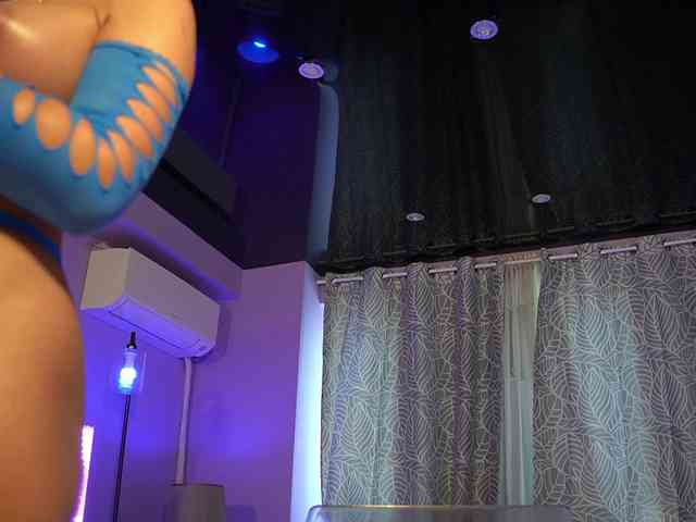 mandypeas bongacams live cam model