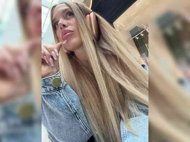 blondinochkaa bongacams live cam model