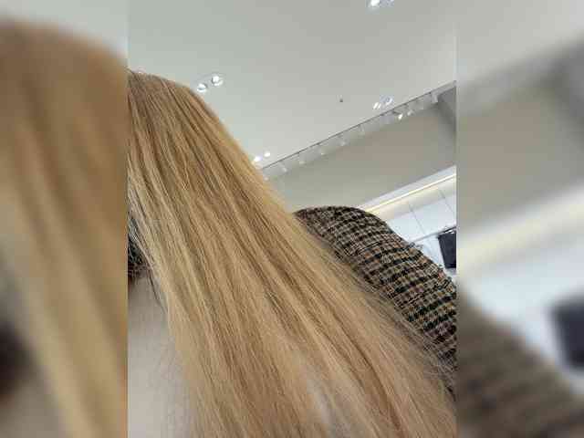 blondinochkaa bongacams live cam model