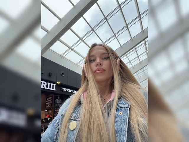 blondinochkaa bongacams live cam model