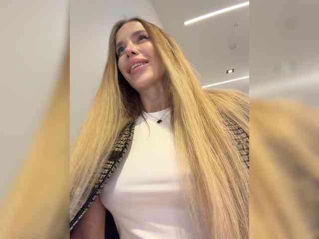 blondinochkaa bongacams live cam model