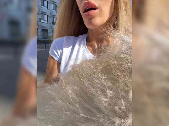 blondinochkaa bongacams live cam model